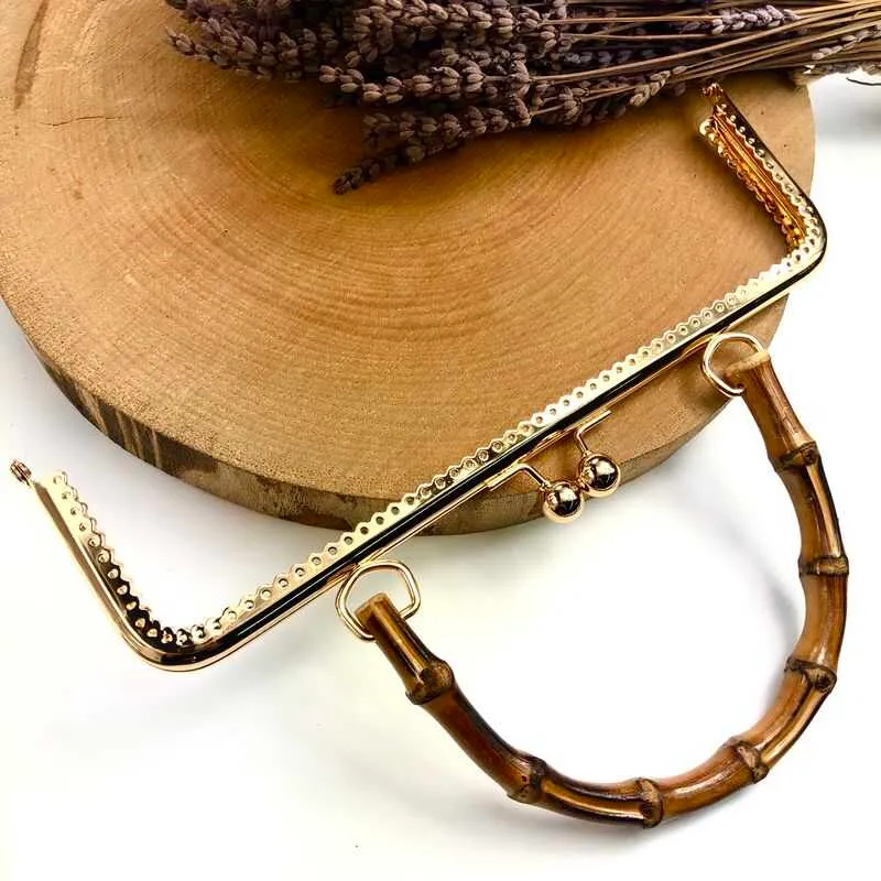 ÇANTA BURSU İŞLEMELİ  BAMBU SAPLI 22 CM